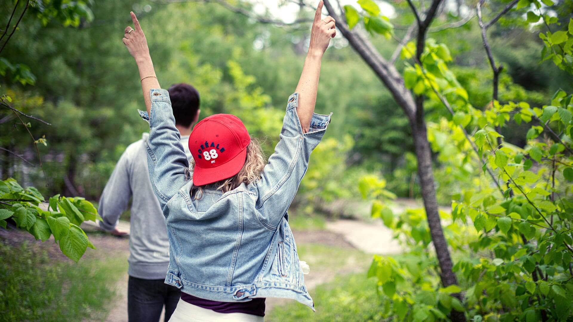 Shop souvenirs with the colors of our bear